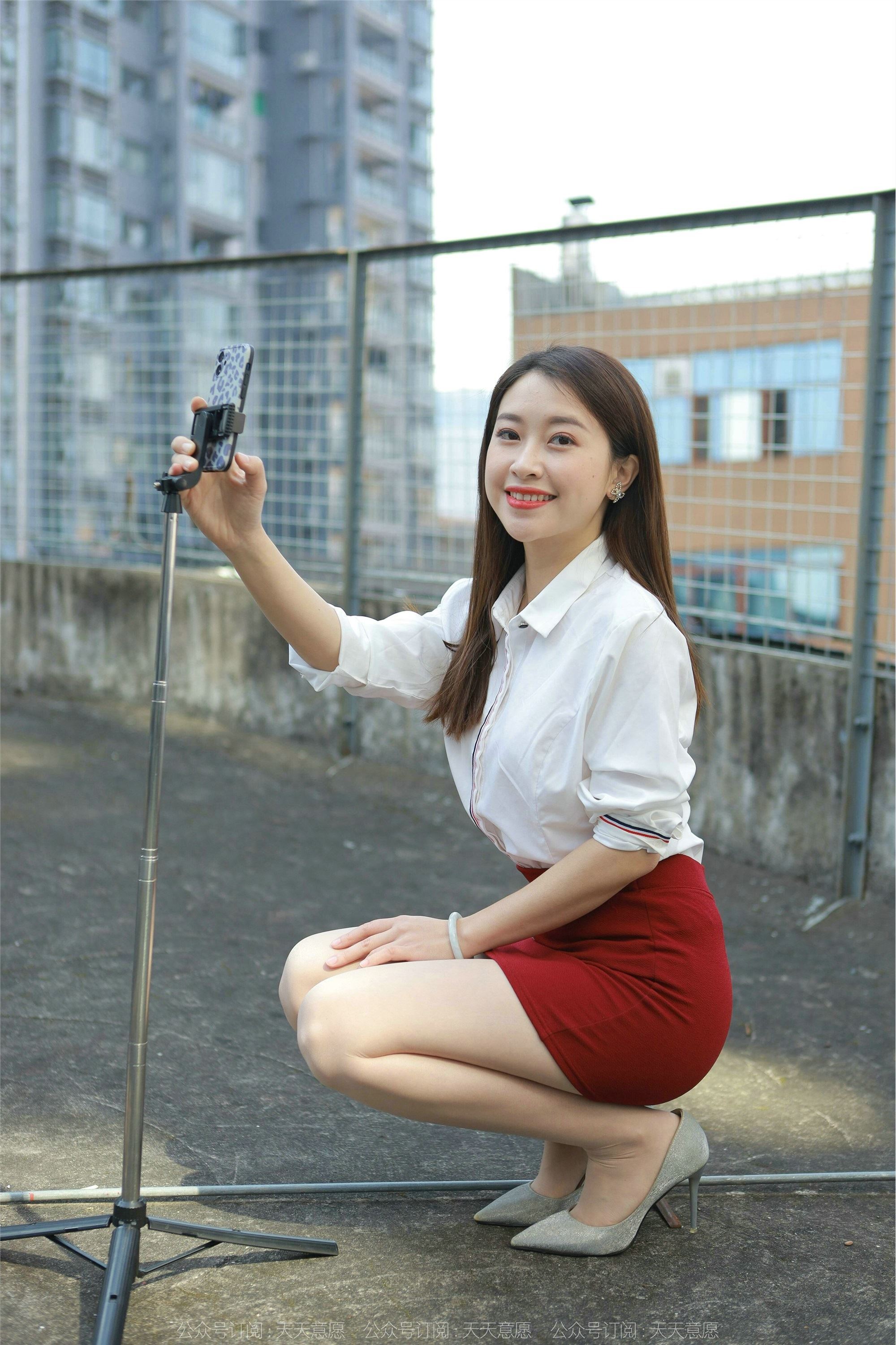 IESS异思趣向  2022.02.17 丝享家1006：小婕《性感红色包臀裙》